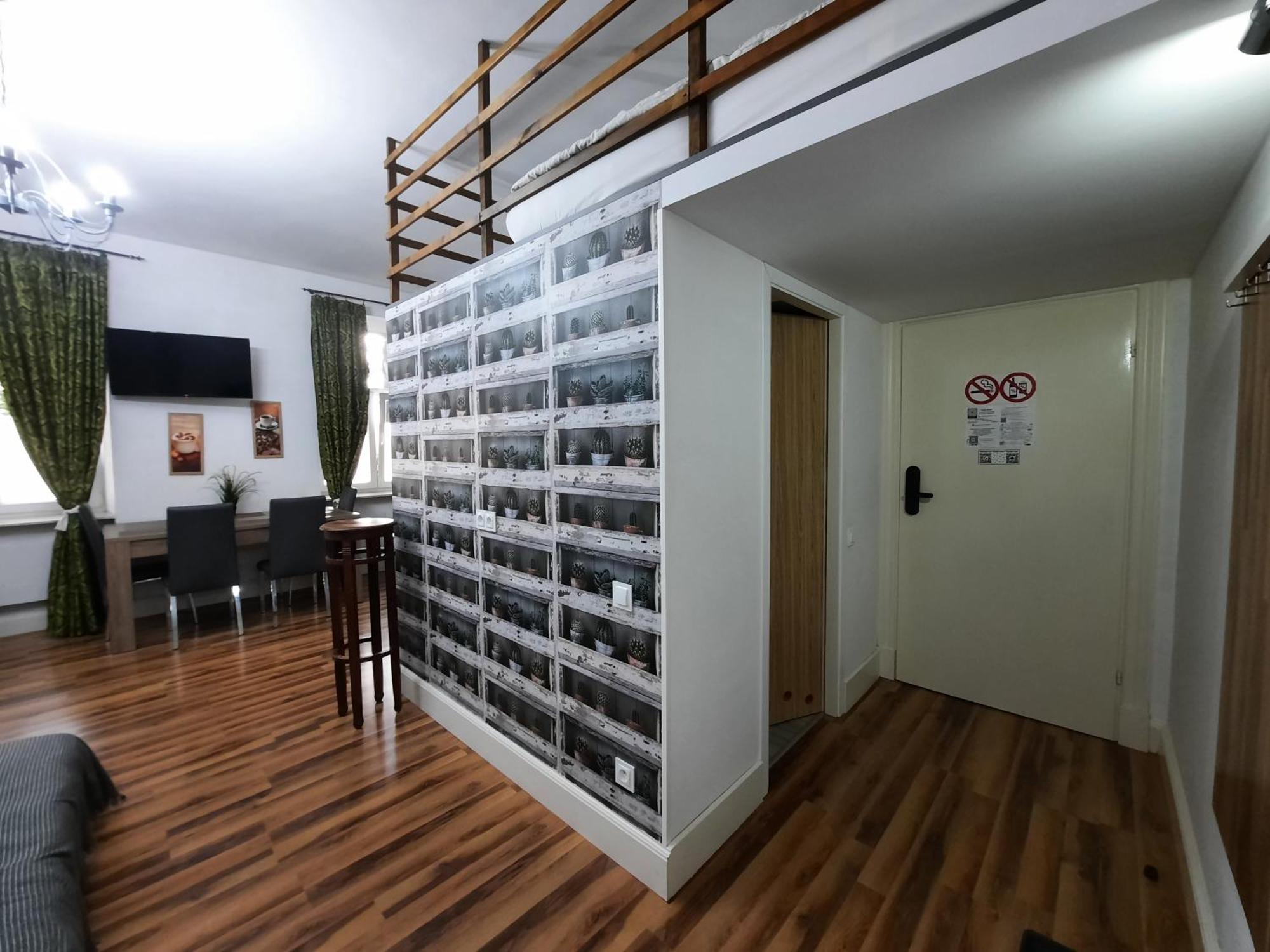 Lorf Hostel&Coffee Краків Екстер'єр фото