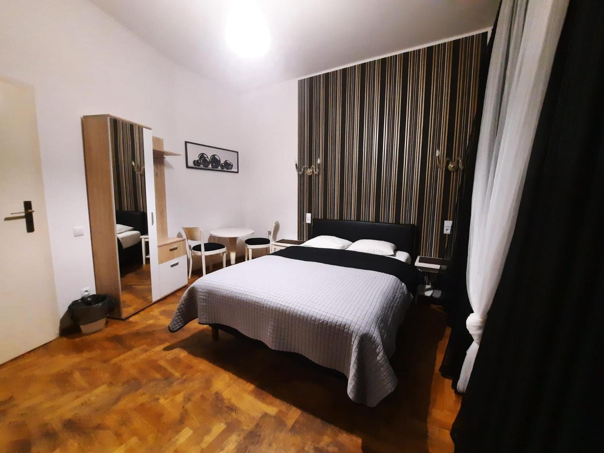 Lorf Hostel&Coffee Краків Екстер'єр фото